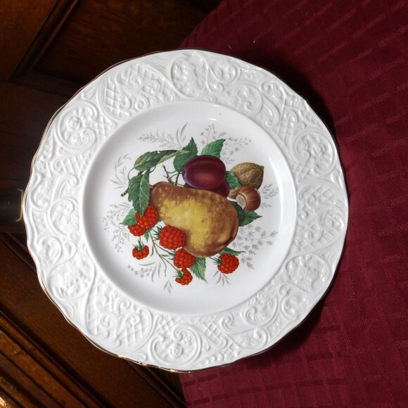 *** MARLBOROUGH *** Old English Ironstone 9" / SALAD PLATE / Gold Edging - Picture 1 of 2